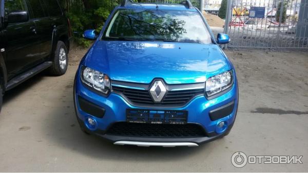 Автомобиль Renault Sandero Stepway хэтчбэк фото