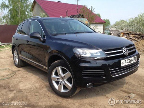 Автомобиль Volkswagen Touareg (2011) фото