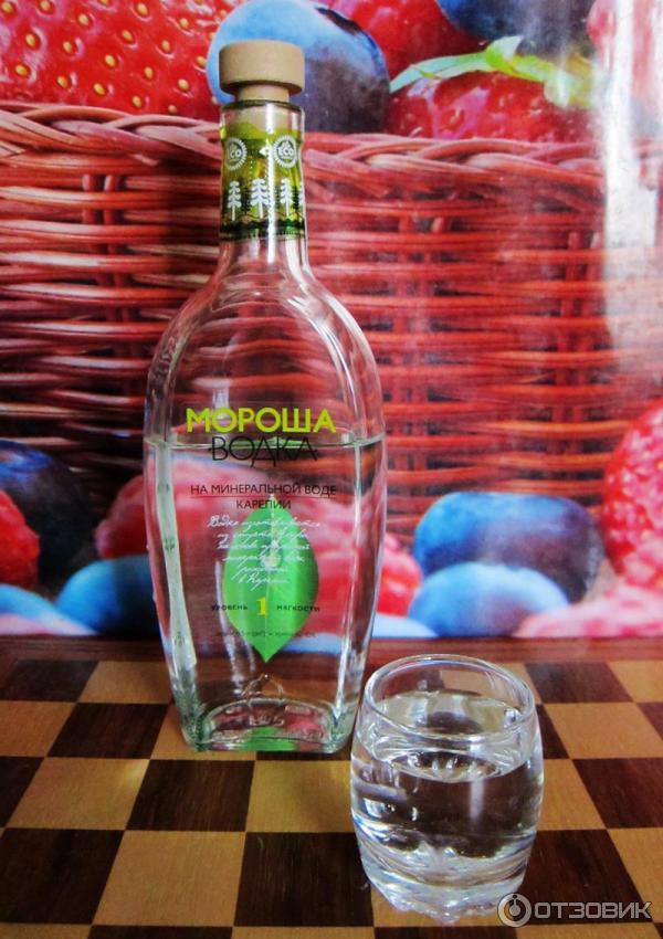 Водка Мороша в бутылке и в стакане