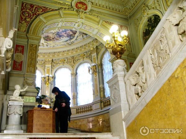 Стойка контролёра билетов - организатора в Доме учёных - Владимирском дворце