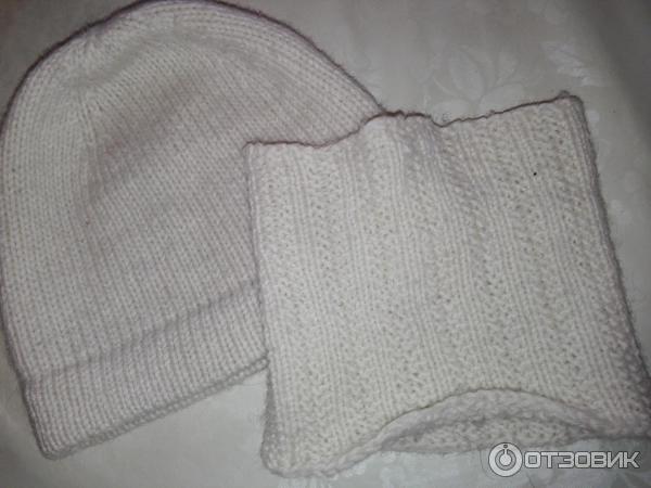 На фото прекрасно видно, во что превратился снуд. Чудесную французскую резинку не узнать(