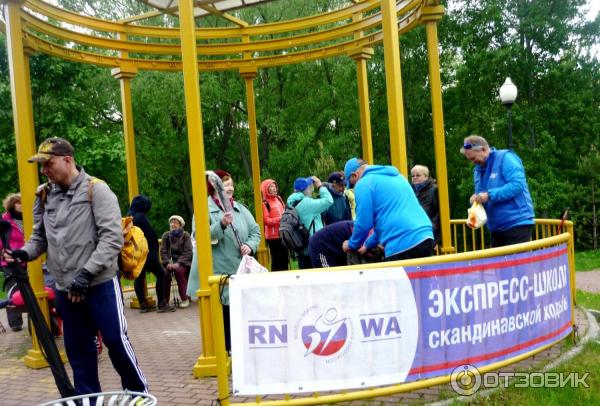 Мастер-класс по скандинавской ходьбе в парке Сад будущего (Россия, Москва) фото