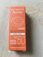 Солнцезащитный крем Avene SPF50+ фото