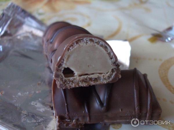 Шоколадно-вафельный батончик Kinder Bueno