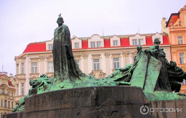 Памятник Яну Гусу на Староместской площади.