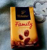 Натуральный жареный молотый кофе Tchibo Family среднеобжаренный фото