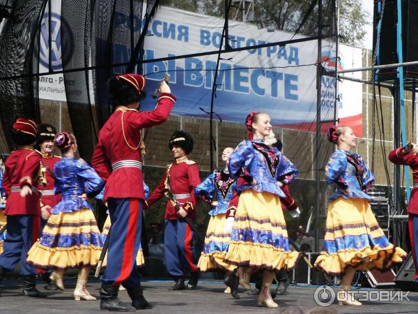 один из казачьих ансамблей песни и танца типа КАЗАЧИЙ КУРЕНЬ