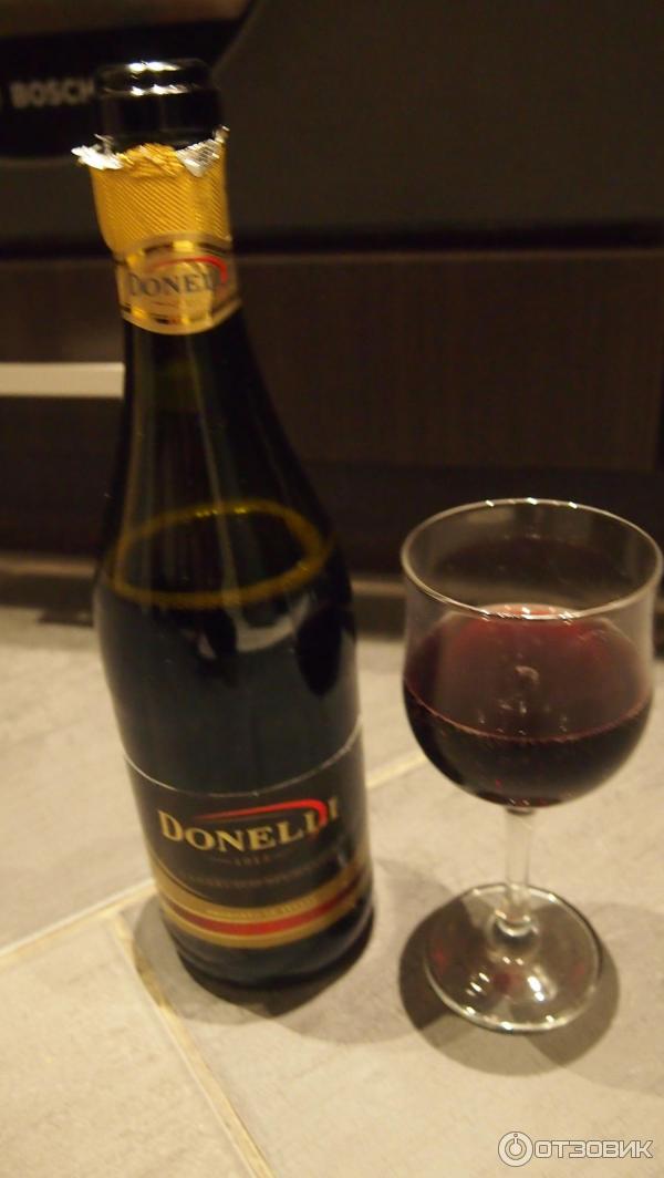 Игристое вино Donelli Lambrusco Spumante Rosso Dolce фото