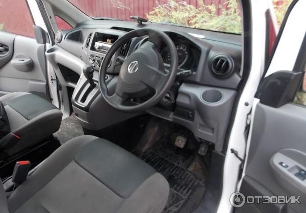 Автомобиль Nissan NV200 фото