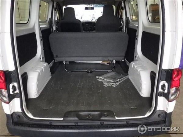 Автомобиль Nissan NV200 фото