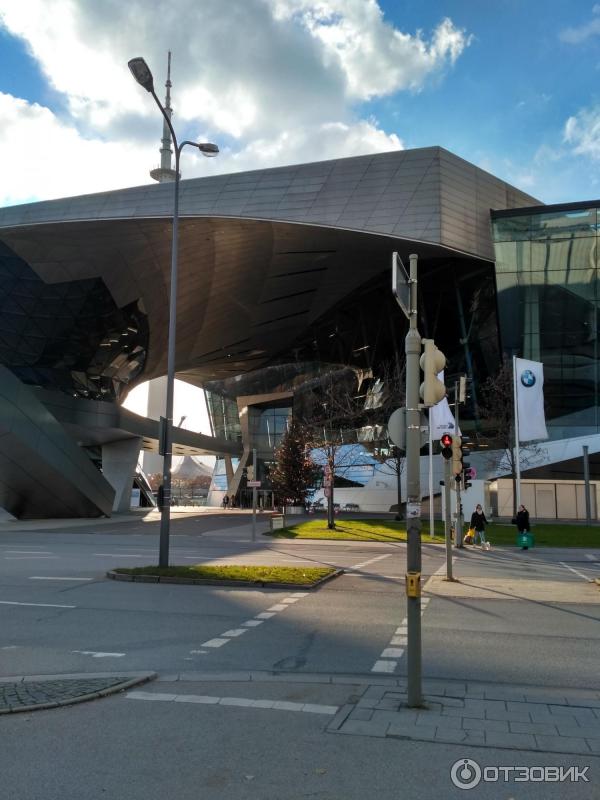 Торгово-выставочный центр BMW Welt (Германия, Мюнхен) фото