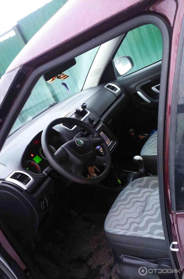 Автомобиль Skoda Roomster - универсал фото