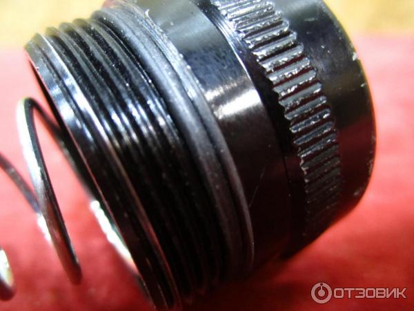 Резиновый уплотнитель на крышке батарейного отсека