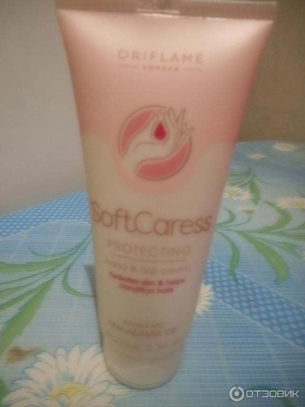 Защитный крем для рук Oriflame Нежность SoftCaress Protecting Hand&Nail Cream фото