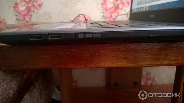 Ноутбук Acer Aspire E1-532 фото