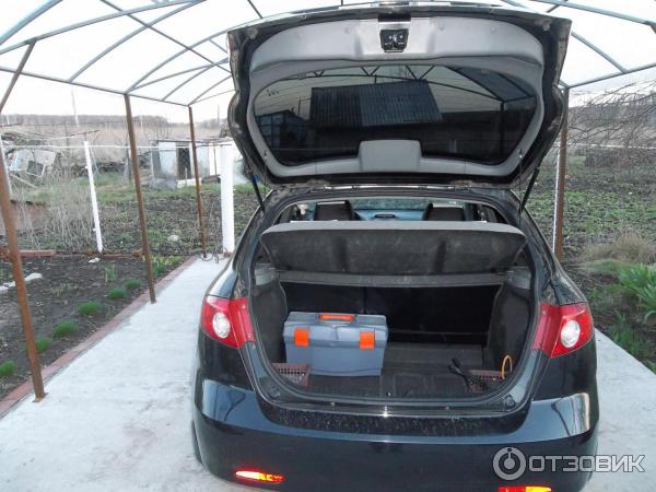 Автомобиль Chevrolet Lacetti хэтчбек фото