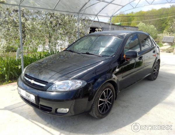 Автомобиль Chevrolet Lacetti хэтчбек фото