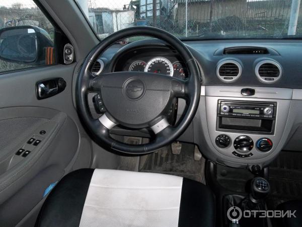 Автомобиль Chevrolet Lacetti хэтчбек фото