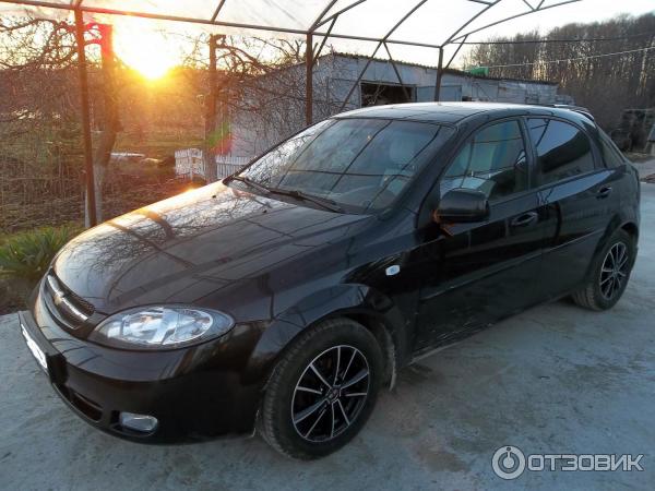 Автомобиль Chevrolet Lacetti хэтчбек фото