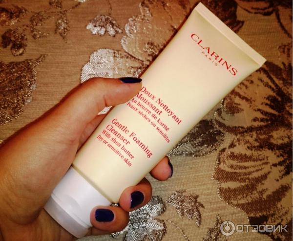 Смягчающий и очищающий пенящийся крем Clarins с маслом карите для сухой или чувствительной кожи фото