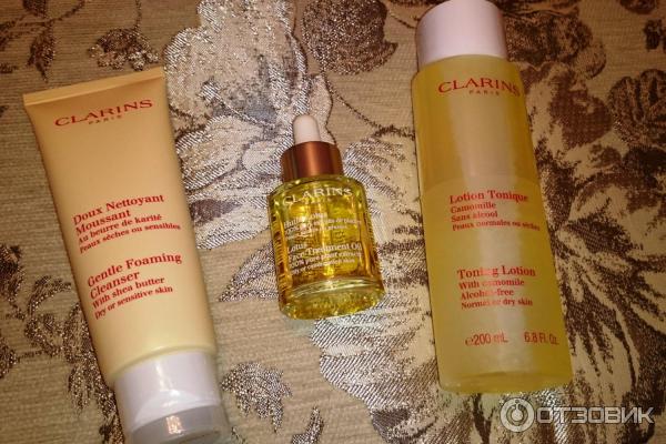 Смягчающий и очищающий пенящийся крем Clarins с маслом карите для сухой или чувствительной кожи фото