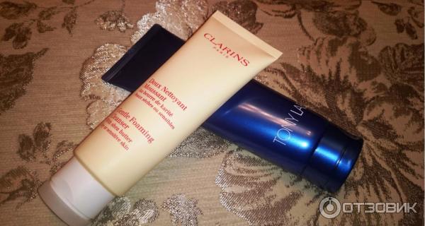 Смягчающий и очищающий пенящийся крем Clarins с маслом карите для сухой или чувствительной кожи фото