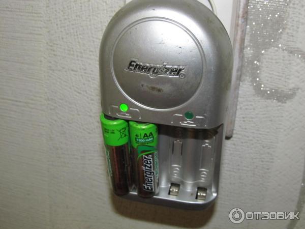 Зарядное устройство Energizer Base + 4xAA (1300mAh) фото