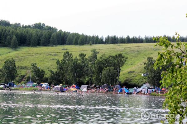 Озеро круглое красноярск. Инголь озеро пляж. Круглое озеро Лобня пляж. Новый путь Красноярск озеро. Озеро круглое Красноярский край.