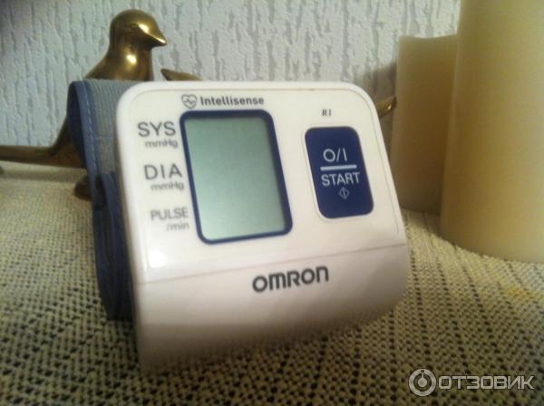 Тонометр на запястье omron r1