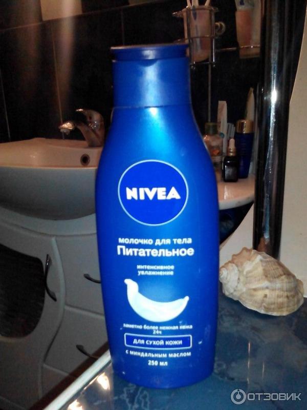 Питательное молочко для тела Nivea Для очень сухой кожи с миндальным маслом фото