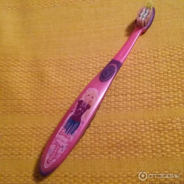 Детская зубная щетка Colgate Barbie