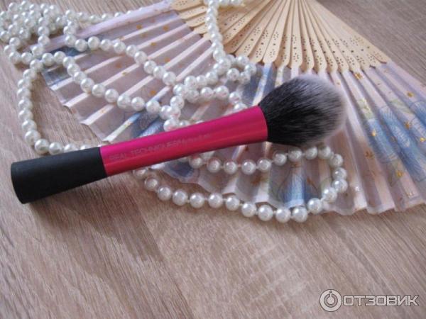 Кисть для румян Real Techniques Blush Brush фото