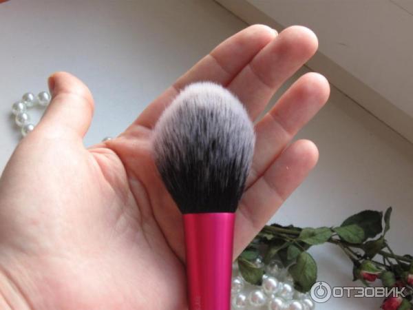 Кисть для румян Real Techniques Blush Brush фото