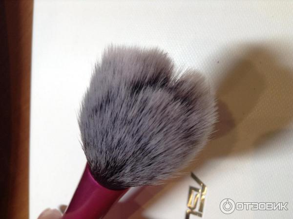 Кисть для румян Real Techniques Blush Brush фото