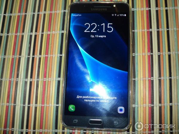 Смартфон Samsung Galaxy J7 (2016) фото