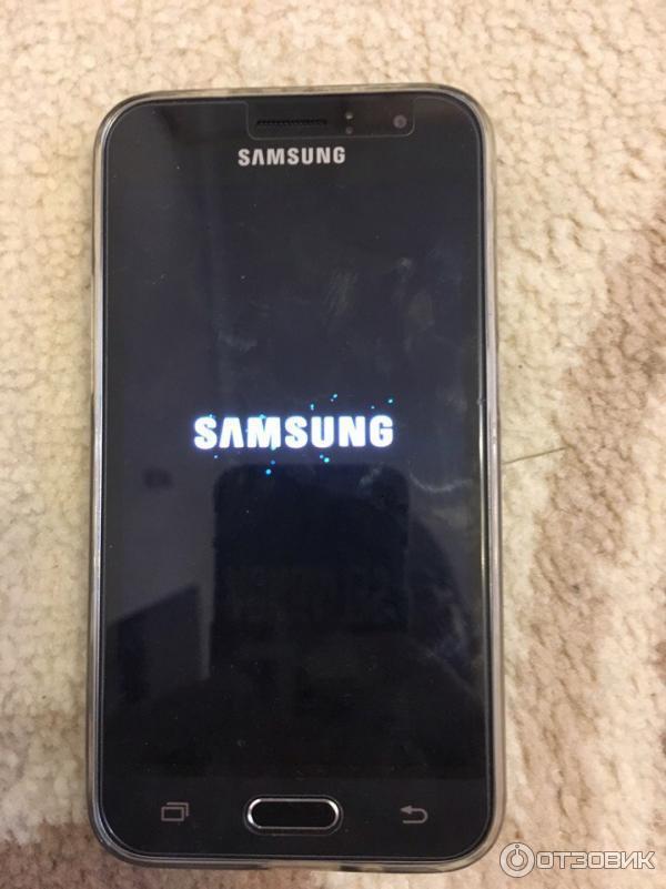 Смартфон Samsung Galaxy J1 фото