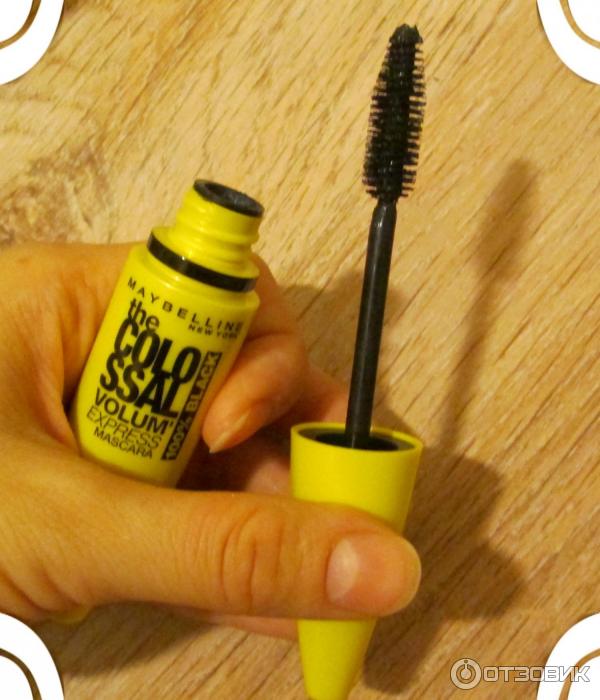 Тушь Maybelline New York Colossal Volum Express.