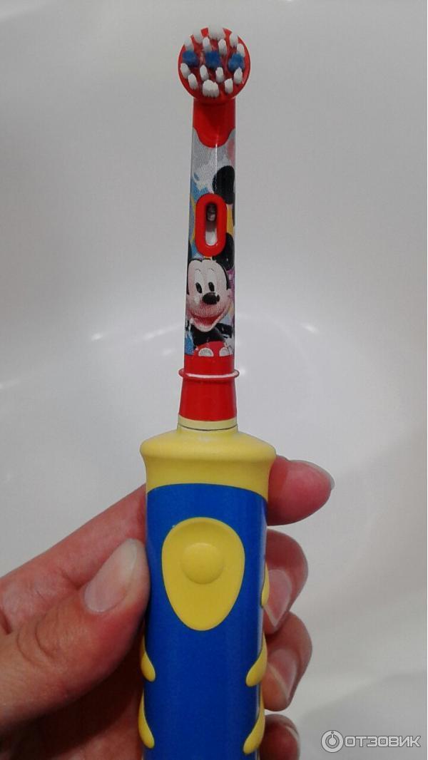 Электрическая детская зубная щетка Oral-B Kids Mickey Mouse фото