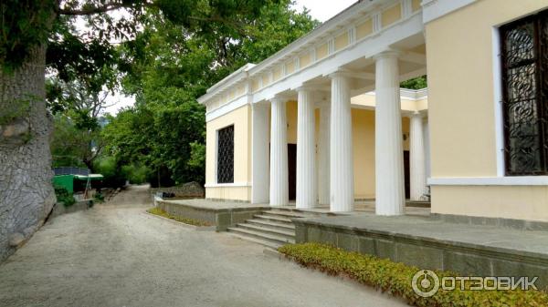 Алупкинский дворцово-парковый музей заповедник (Россия, Крым) фото