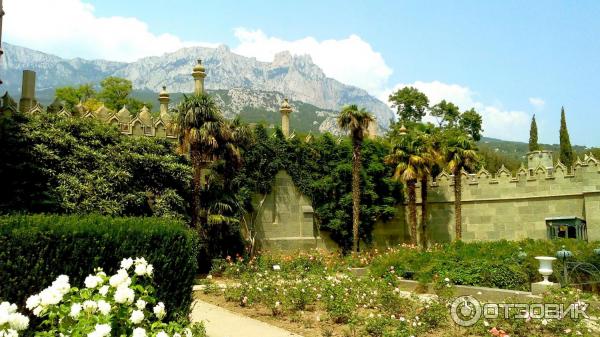 Алупкинский дворцово-парковый музей заповедник (Россия, Крым) фото