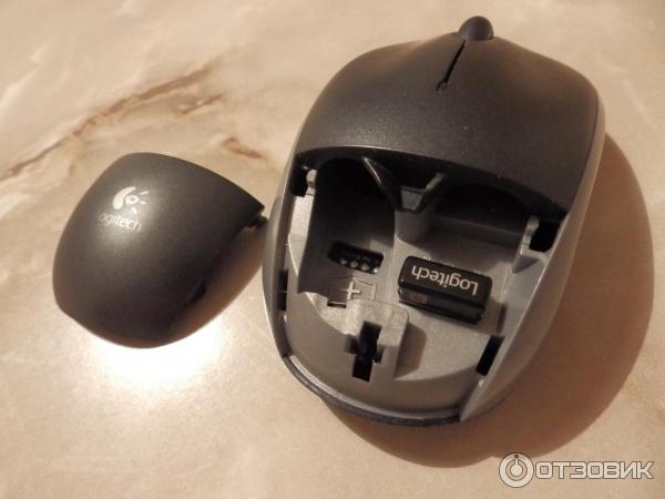 Logitech M125 со снятой крышкой, приемник в транспортном положении