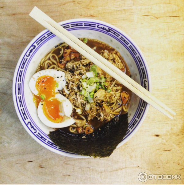 Сайт ramenbet ramen mirror хоумс. Рамен из доширака. Рамен с яйцом и сыром. Рамен из доширака с яйцом. Доширак с яичницей.