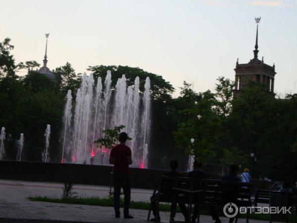 Цветной фонтан в Городском сквере (Украина, Мариуполь) фото