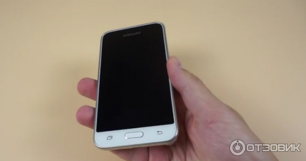 Смартфон Samsung Galaxy J1 фото