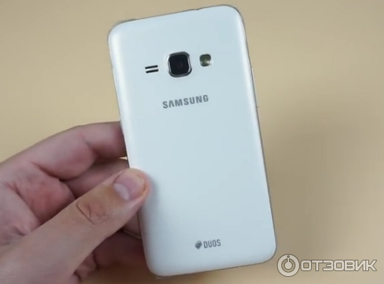 Смартфон Samsung Galaxy J1 фото