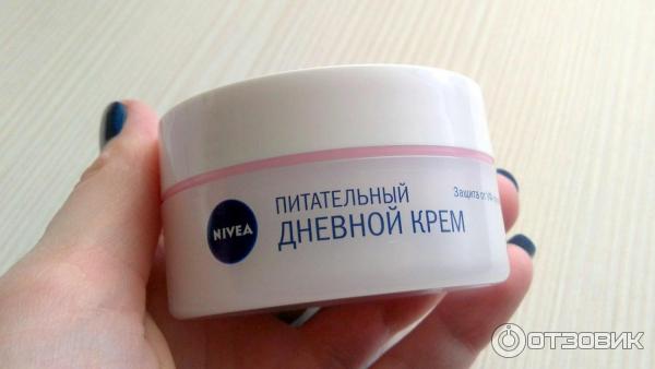 Питательный дневной крем Nivea для сухой и чувствительной кожи фото