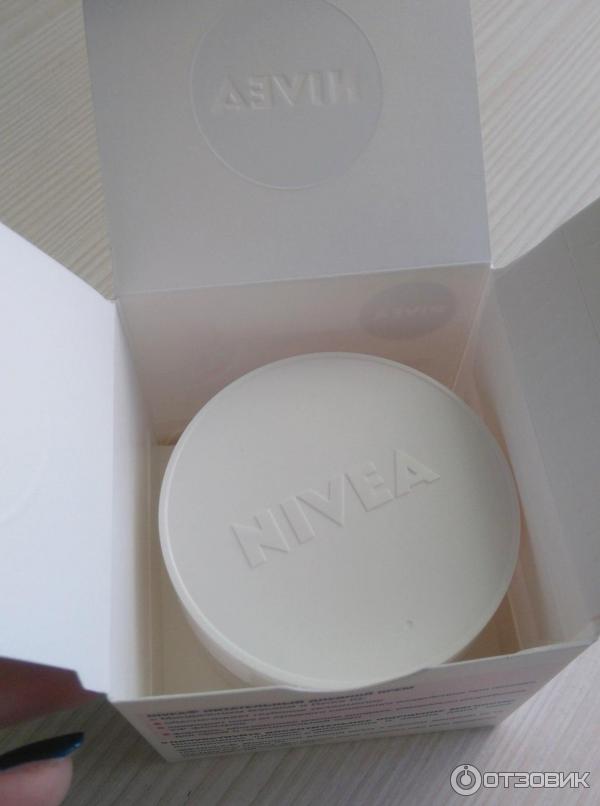 Питательный дневной крем Nivea для сухой и чувствительной кожи фото