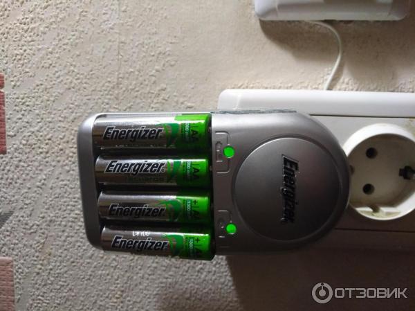 Зарядное устройство Energizer Base + 4xAA (1300mAh) фото