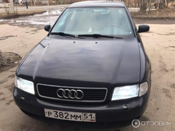 Автомобиль Audi A4 B5 1.6 1998 седан фото