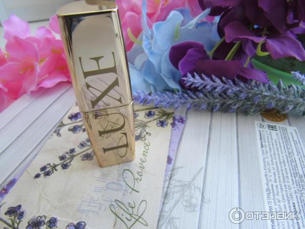 Увлажняющая губная помада Avon Luxe фото